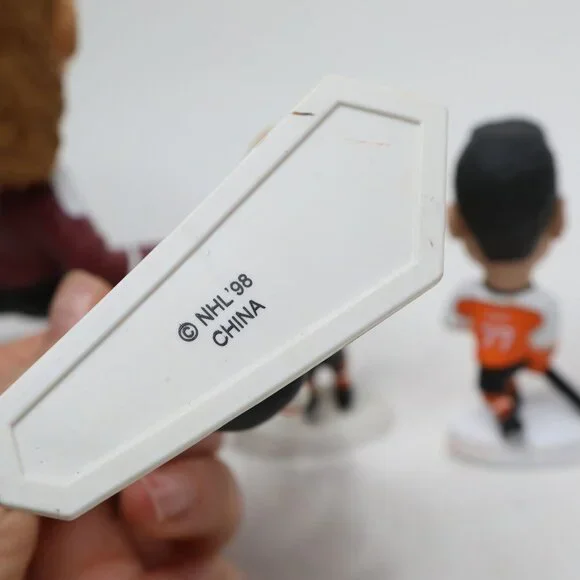 VINTAGE NHL Figurines Lot 5 | Patrick Roy, LeClair, Coffey, Gratton, Clarke 90s - Picture 5 of 6